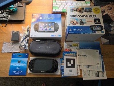 PlayStation®Vita Wi-Fiモデル Welcome BOX P… Amazon | PlayStation Vita Wi-Fiモデル Welcome BOX (【封入特典
