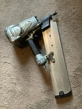 HITACHI NR 90AE(S) 3-1/2" PLASTIC COLLATED STRIP NAILER , GREAT USED CONDITION