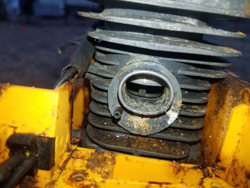 POULAN PRO 295 46CC CHAINSAW ENGINE CRADDLE / HOUSING, For Parts only - Picture 5 of 8