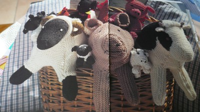 Strickanleitung - 5 schöne Tierspielzeuge - Lamm, Schaf Kuh, Schwein & Katze in D.K.