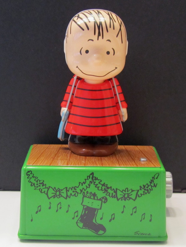2017 Hallmark Peanuts Dance Party – Linus Figurine with Music & Motion