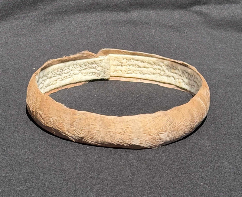 Vtg Hawaiian Feather Hat Lei 23.75" Pinkish-Tan Feathers Head Lei (AHB)