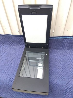 EPSON GT-X970 Perfection High-performance film Scanner Working