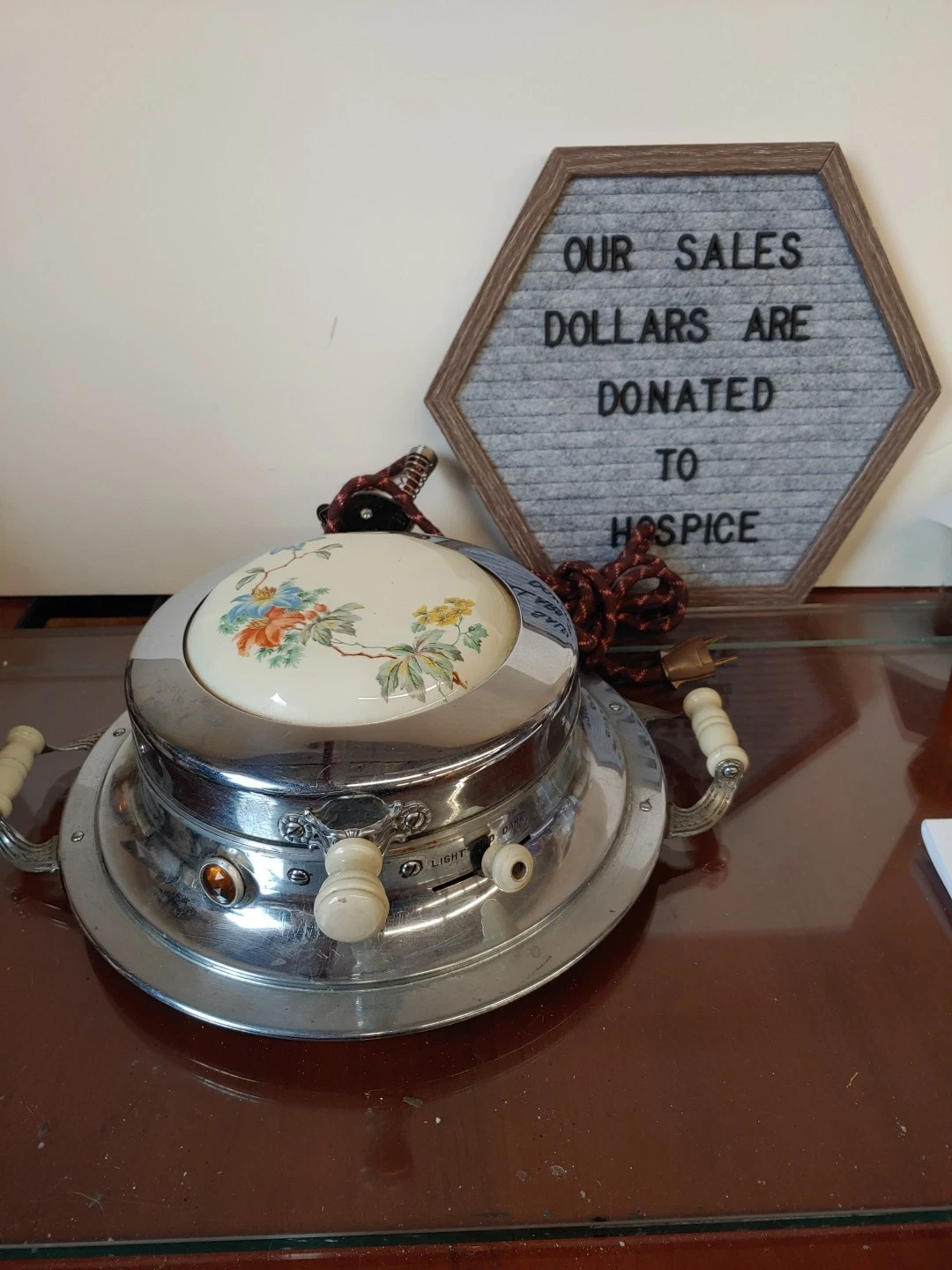 Vintage Universal Landers Frary Clark Electric Floral Top Waffle Maker 6924E USA