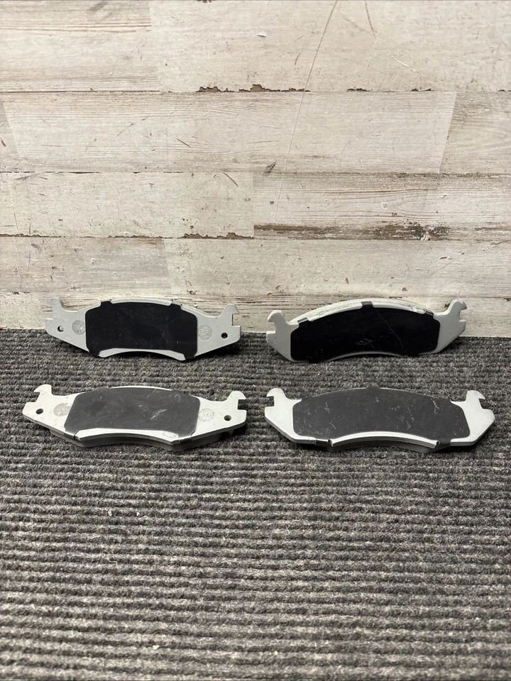 Kit de pastillas de freno de disco delanteras originales ACDelco 14D203MH Foto 2 de 4