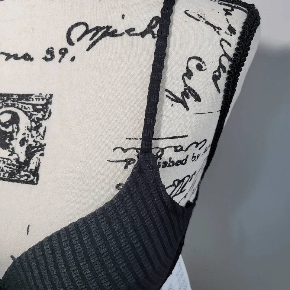 NUEVO CON ETIQUETAS H&M Negro Texturizado Acanalado Bikini Top Correa Ajustable Minimalista Neutro Got Foto 4 de 4