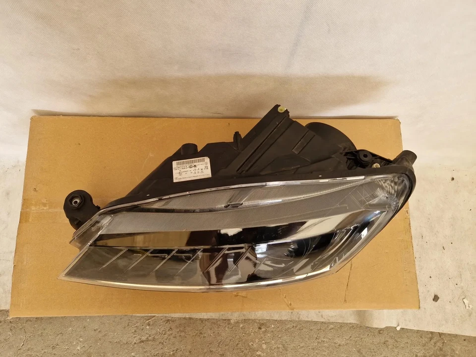 Frontscheinwerfer Skoda Superb 3V1941015A Xenon Ein Stück (Rechts oder Links) - Bild 2 von 4
