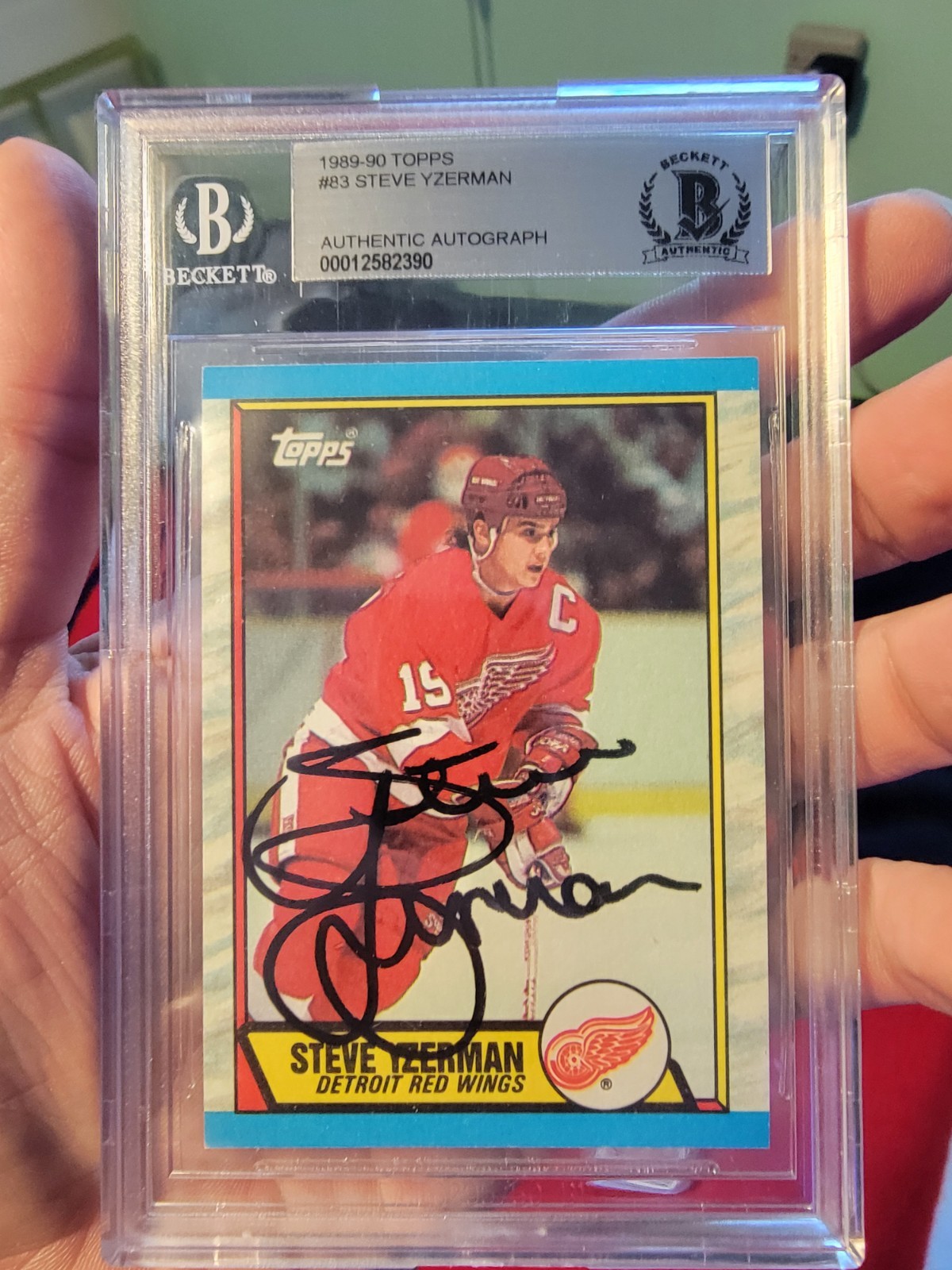 1989-90 Topps Steve Yzerman ON CARD AUTO! BGS CERTIFIED! HOF! USA!