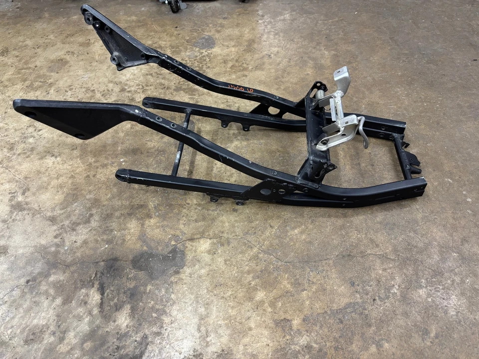 Subchasis trasero trasero Honda CBR954RR CBR 954RR 2002 2003 Fireblade submarco recto Foto 3 de 4