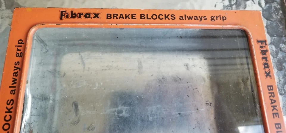 Винтажный металлический чехол для хранения тормозных блоков FIBRAX на столешнице - Изображение 4 из 4