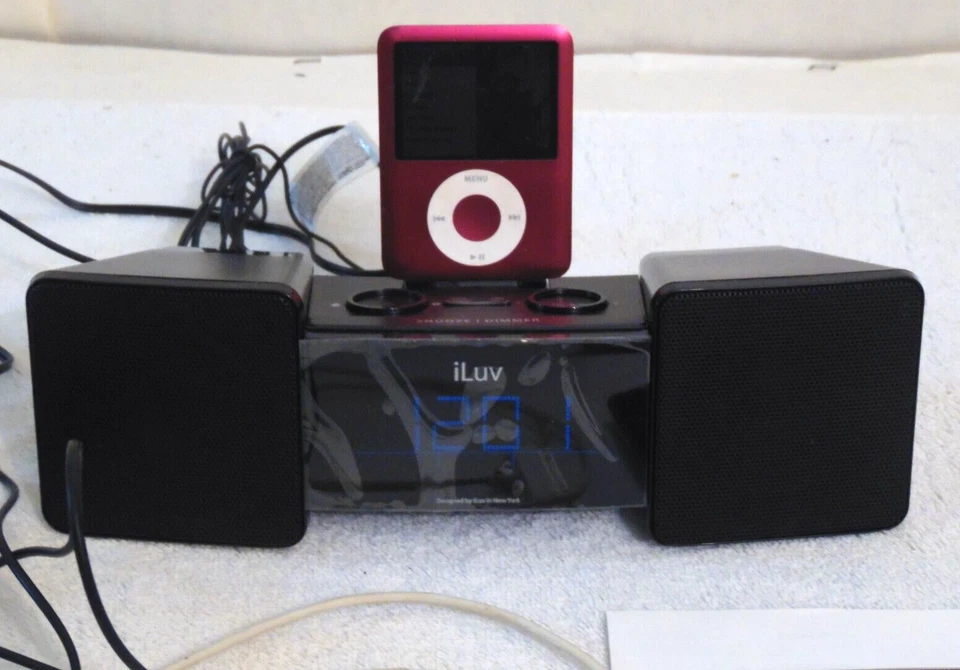 2 "iPods" w/charger "iLuv" AM-FM Radio Alarm Clock Shaker Charger Mini Stereo - Image 4 of 4