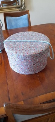 12'' HUTBOX Rund Gepolstert Deckel Ditsy Blau Rot Blumen 3 Verfügbar Gc.