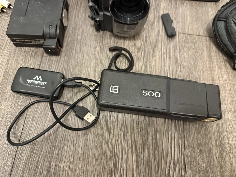 Camcorder Camera Recorder Lot Of 10 & Accessories Bags Panasonic PARTS UNTESTED - Image 3 of 4