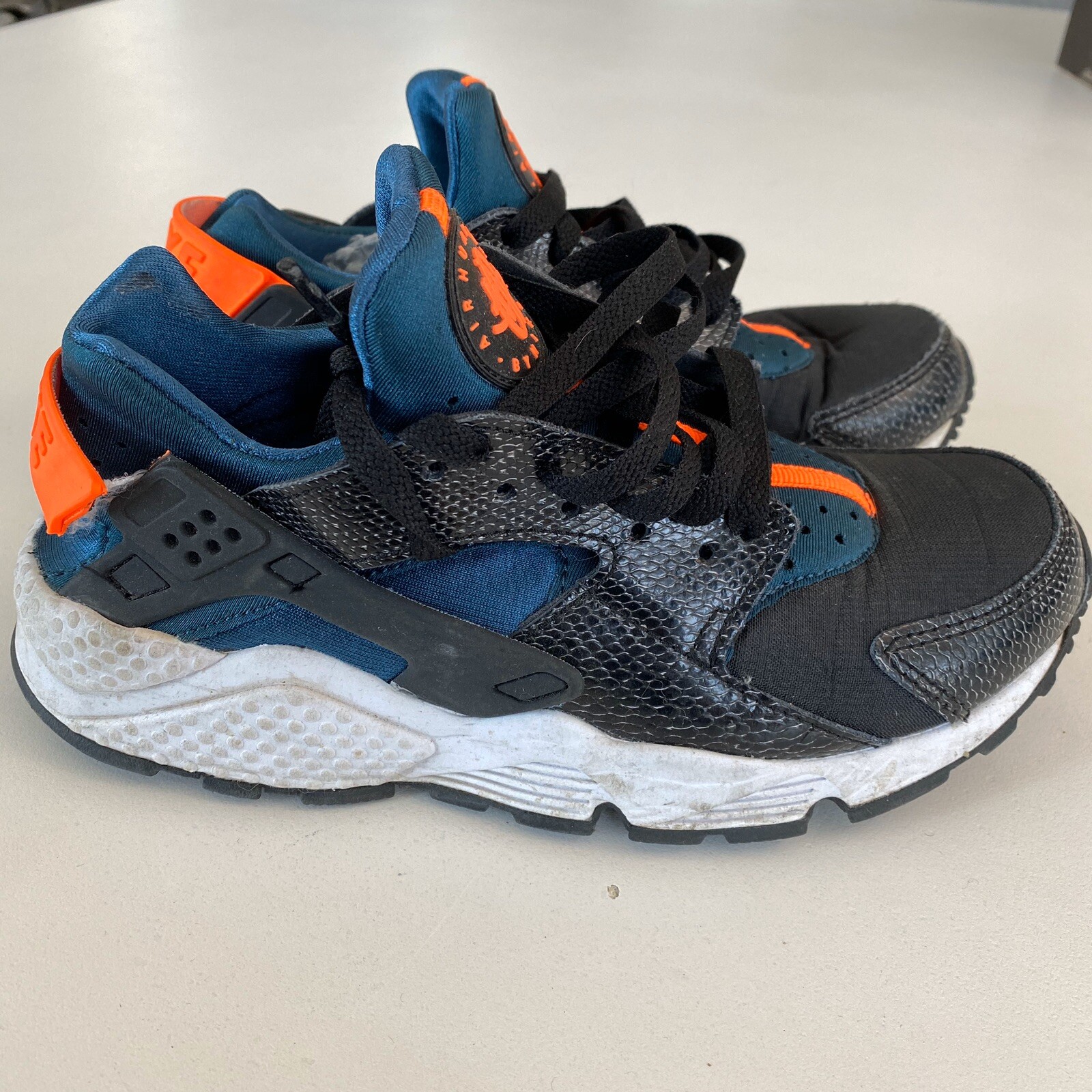 Nike HUARACHE RUN SNAKESKIN BLACK/HYPER 