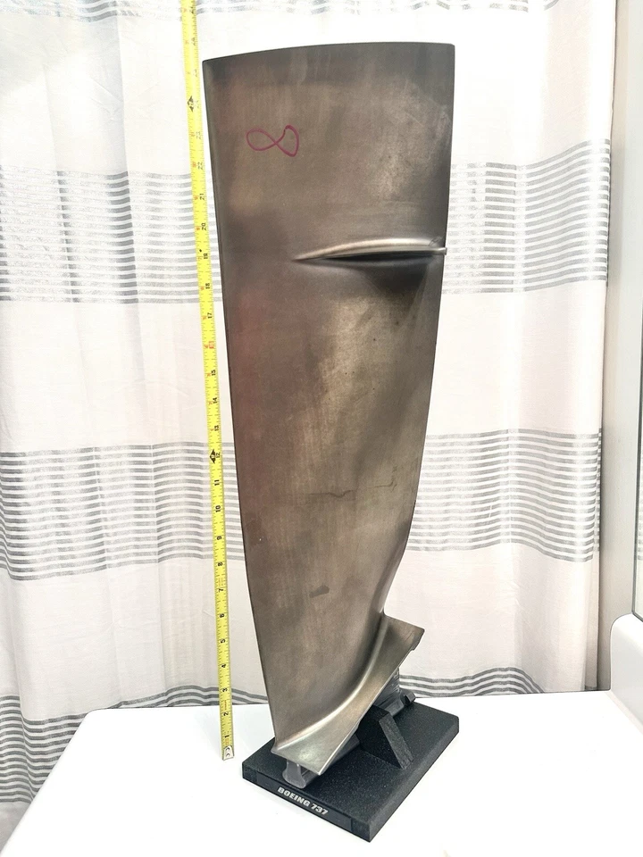 Boeing 737 CFM56 Titanium Jet Engine Fan Blade.  Aviation Desk Model Pilot Gift - Image 4 of 4