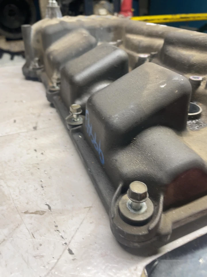 2005-2007 FORD 500 MONTEGO FREESTYLE Right Rear Valve Cover 3.0L OEM Foto 2 de 4