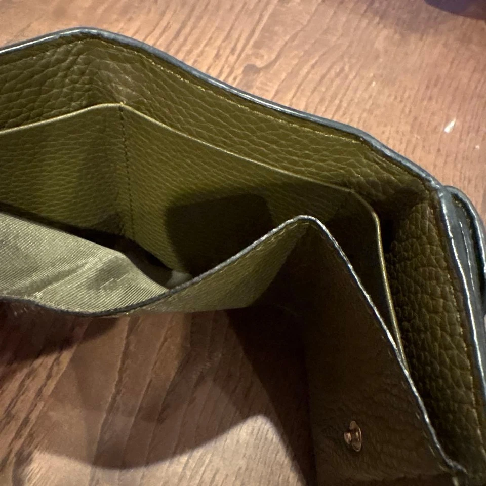 Valentino Mujer Cartera Triple Plegable Mini Rock Tachuelas Verde Edición Limitada Muy Buen Estado Popular Foto 4 de 4