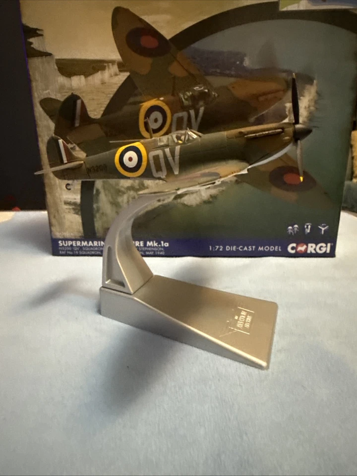 Rare Corgi AA39214 Supermarine Spitfire Mk.1a. N3200 QV. 1:72. Ltd Edition. M/B. - Image 3 of 4