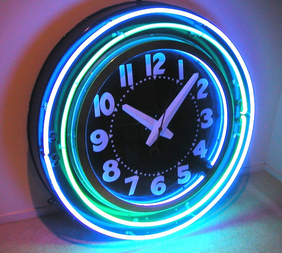 LARGE NEON CLOCK 41