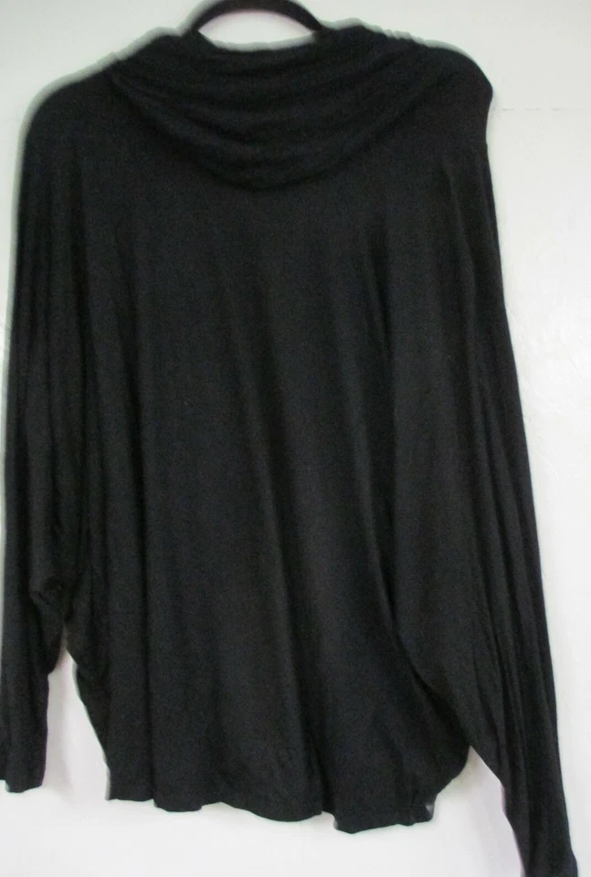 Moletom com capuz feminino tamanho G tecido fino com listra diagonal cinza na frente marca Madigan - Imagem 3 de 4