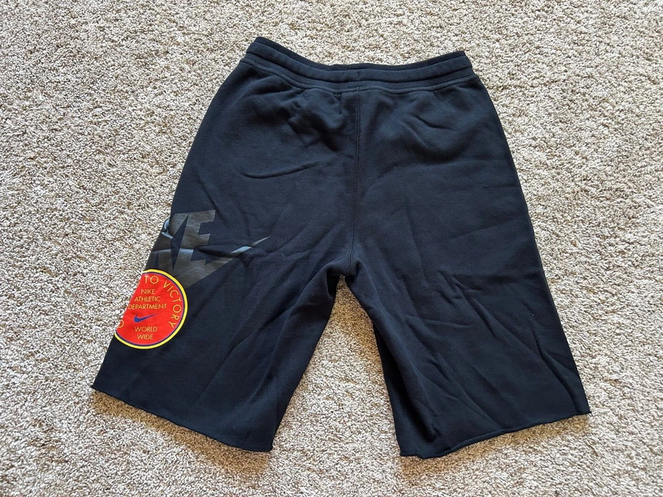 New Nike Sportswear Boys Fleece Shorts M (10-12yrs) - Image 2 of 3