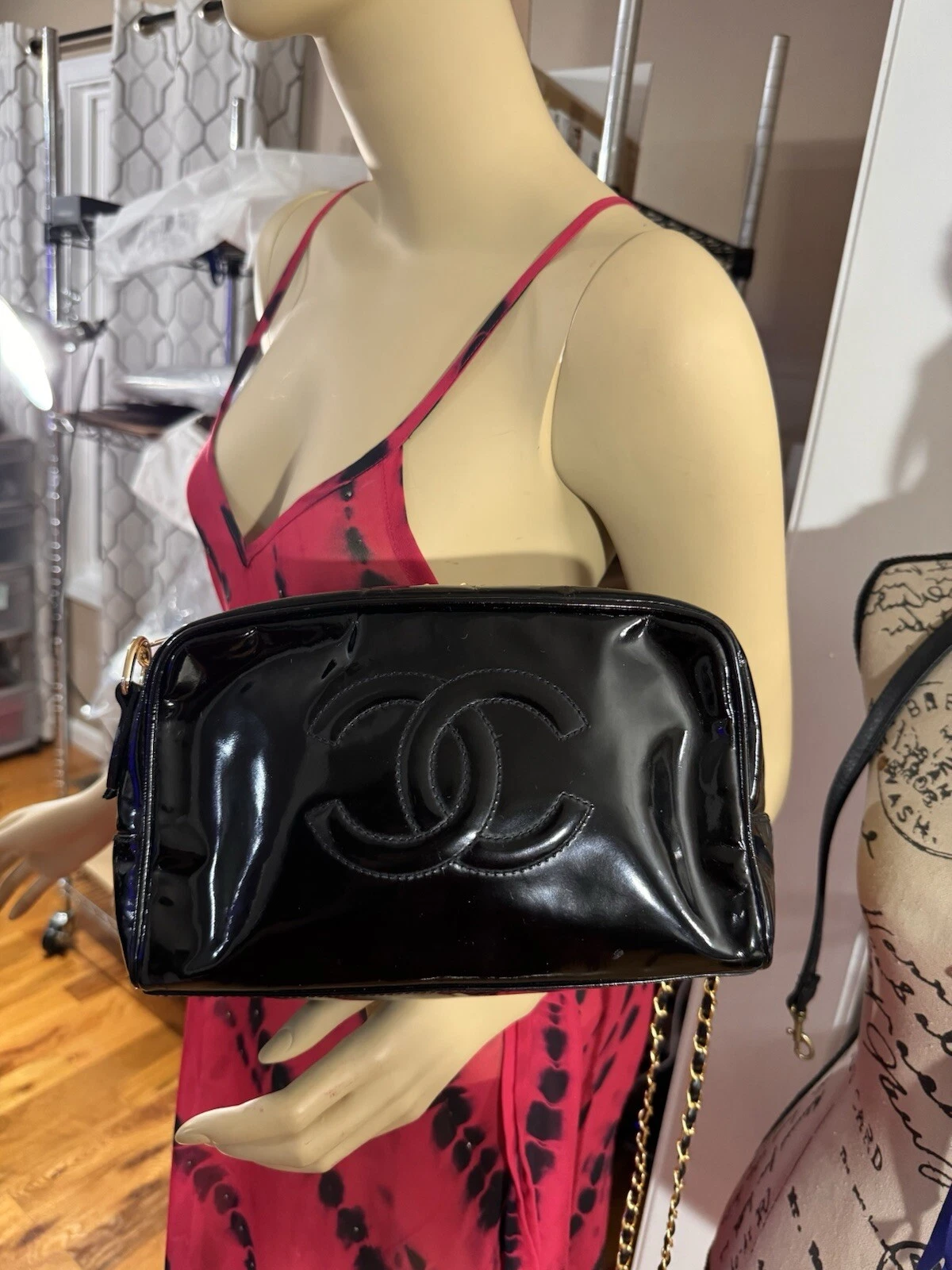 Pochette pochette Chanel smaltata vernice nera tracolla convertita