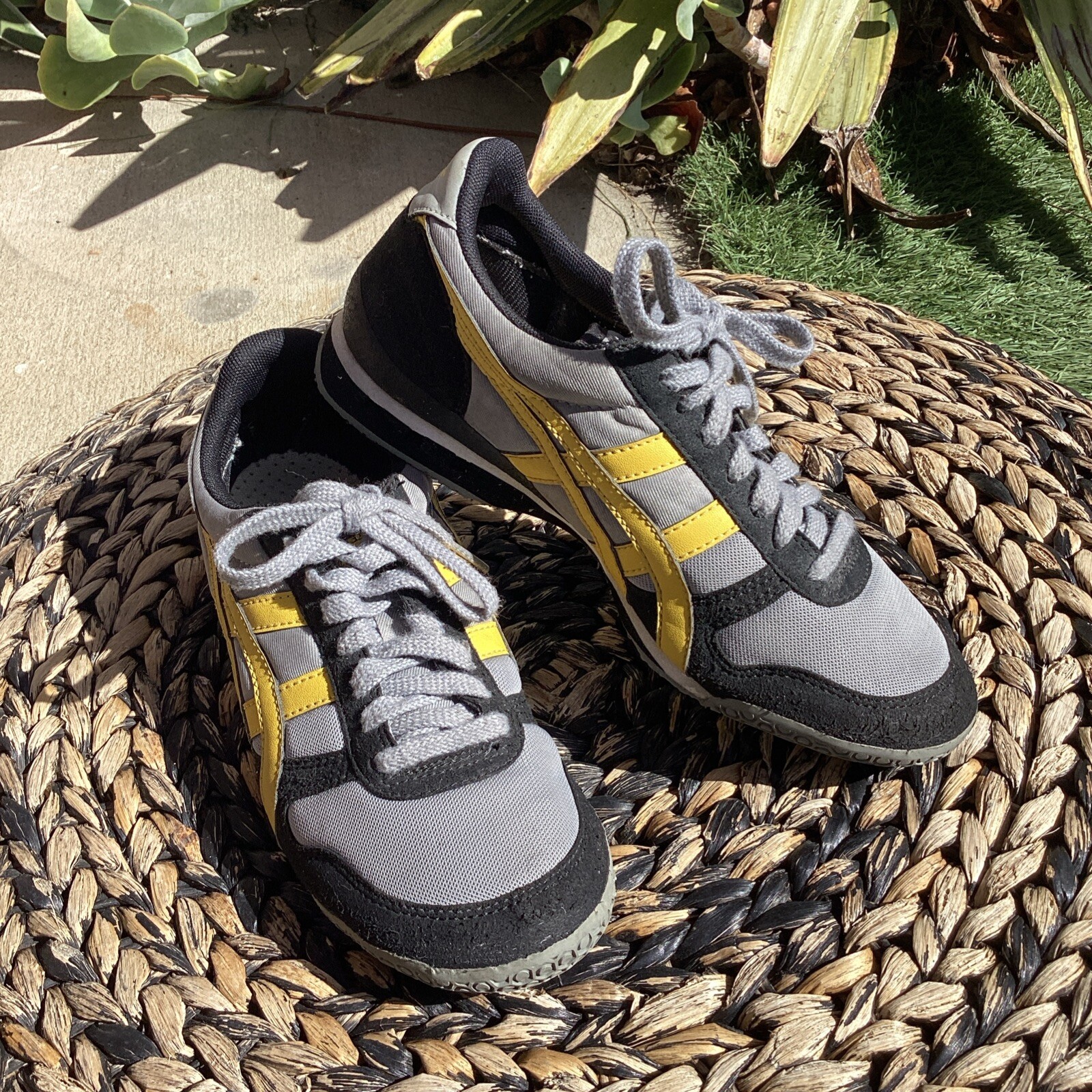 Asics Onitsuka Tiger Ultimate 81 Gray Yello Shoes Sneakers HN201