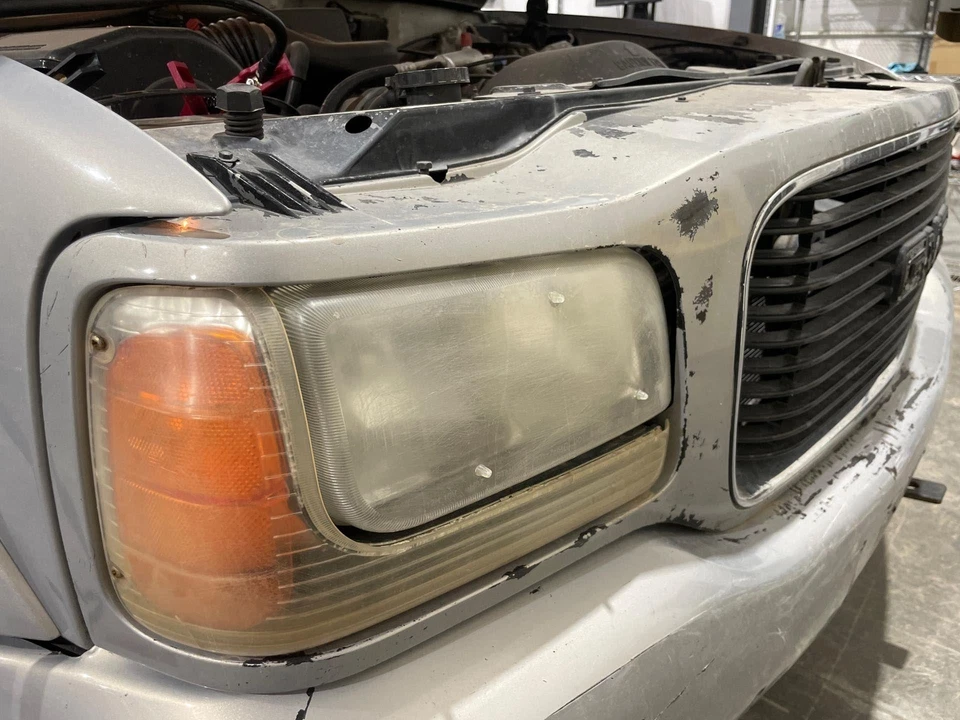 1999 - 2000 GMC Yukon Denali Grille Foto 2 de 4