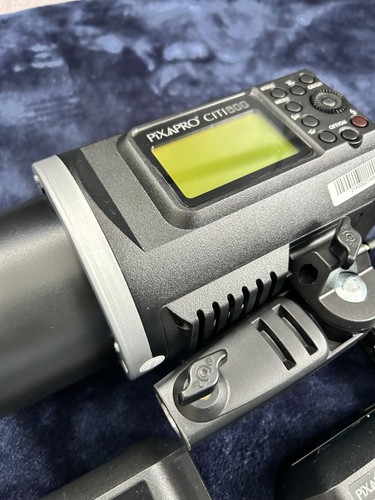 pixapro/godox CITI 600 flash unit with two batteries - Picture 4 of 5
