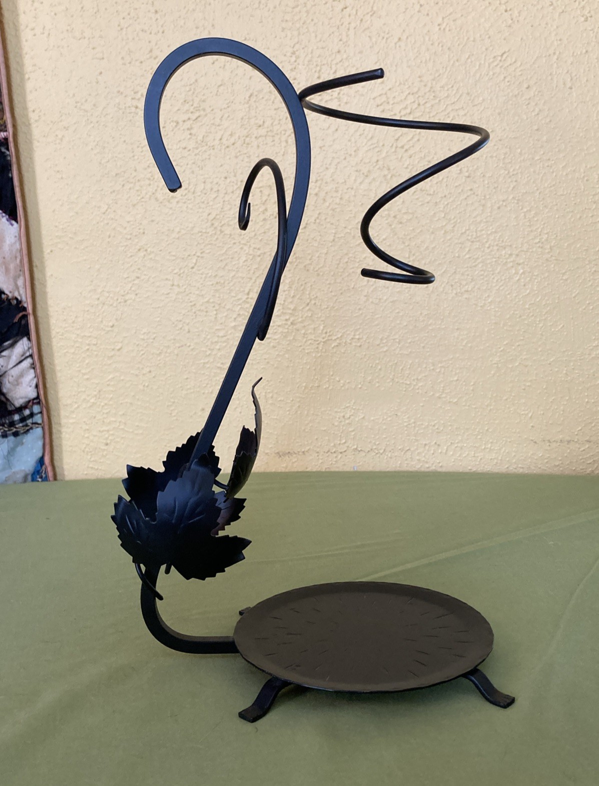 Wine Decanter Dispenser Aerator Stand Black Metal Leaves 15”