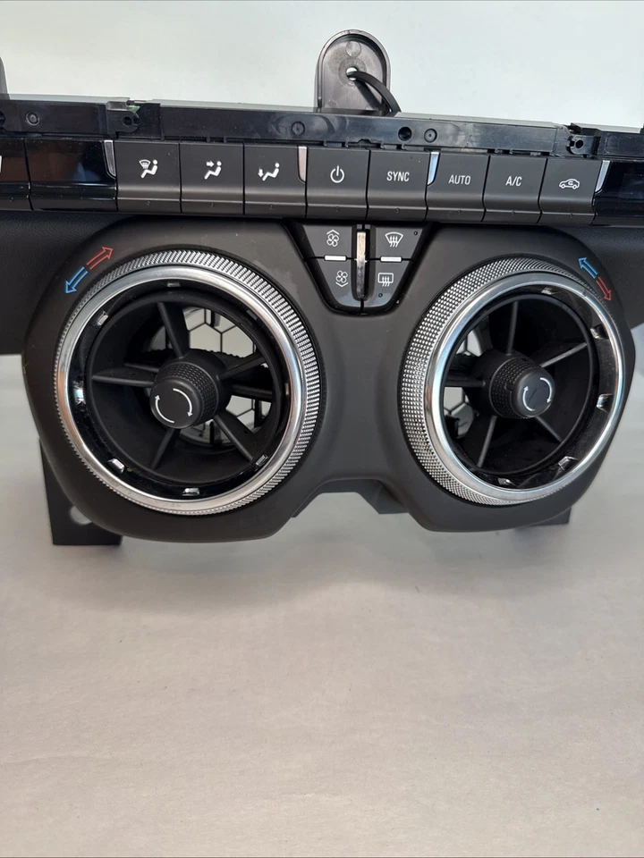 Interruptor de control de clima de aire acondicionado de calefacción de tablero 84441501 Chevrolet Camaro 2018-24 Foto 2 de 4