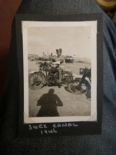 RAF AIRMAN ON MILITARY MOTORCYCLE. ORIGINAL WW2 PHOTO Px6cm App