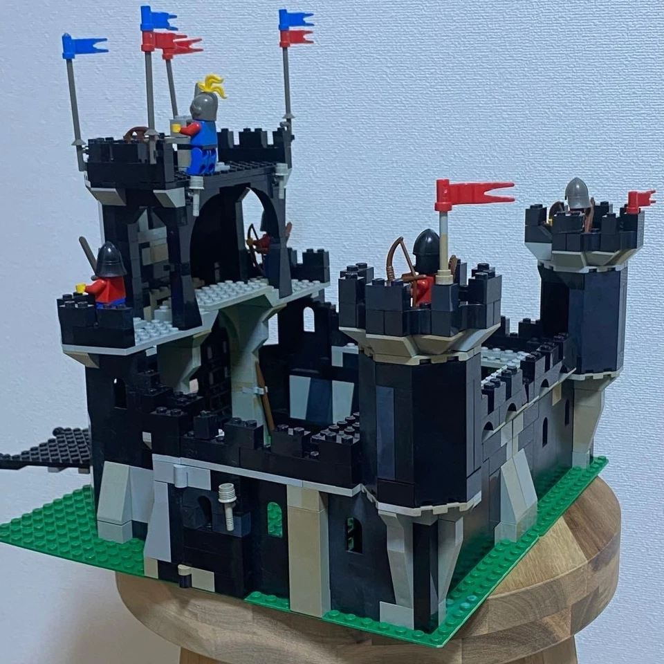 LEGO Legoland Black Monarch's Castle 6085 In 1988 Used Retired As Is - Image 3 of 4
