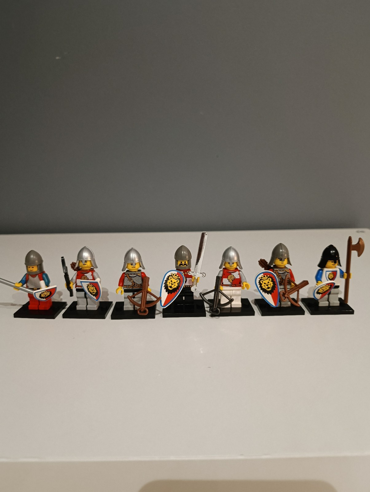 Lot de 7 Minifigures Chevaliers Lions & Gardes (Castle Crusaders) vintage 90's