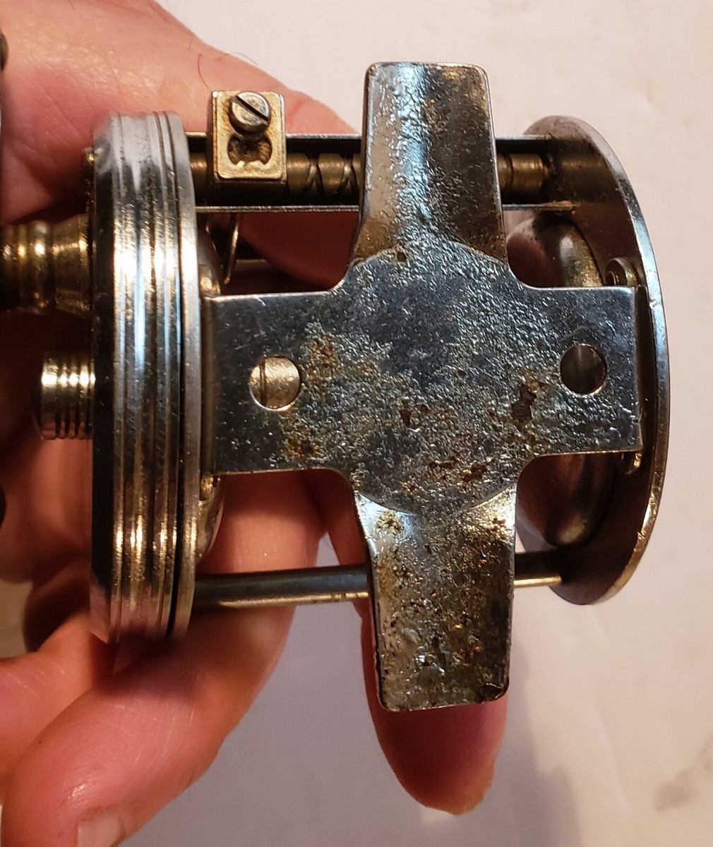 Moulinet De Pêche Vintage BRONSON FLEWING N°2475 – USA – Eau Douce – Fonctionne