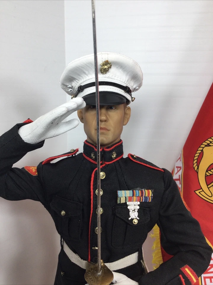 1/6 PERSONALIZADO USMC MARINO VESTIDO CEREMONIAL UNIFORME ESPADA BANDERA Y SOPORTE DE EXHIBICIÓN Foto 4 de 4