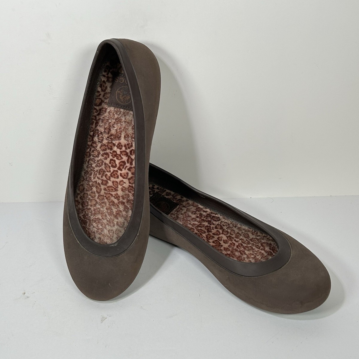 Crocs Mammoth Shoes Womens Ballet Flat Leopard Print Lined Dark Brown  Slip On