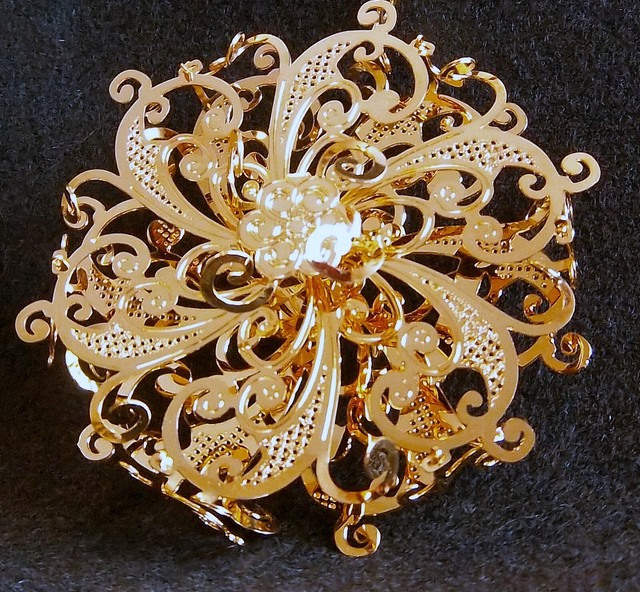 Danbury Mint 2000 Gold Christmas Ornament "Snowflake Swirl" eBay