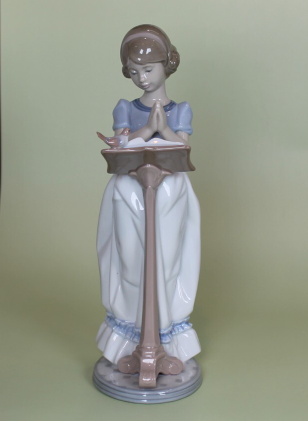 Lladró Porcelain Figurine - Sunday Prayer - 6584 - No Box - Signed
