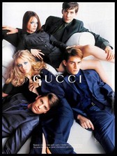 Gucci STAMPA PUBBLICITARIA 1996 moda moderna giovani abiti blu Mario Testino