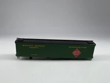 Roundhouse #1827 N Scale Railway Express Agency  Refrigerator Car Green Fair