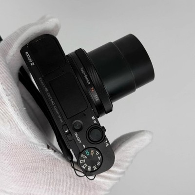 Sony DSC-RX100 III RX100M3 Digital Camera 20.1MP with Tiltable