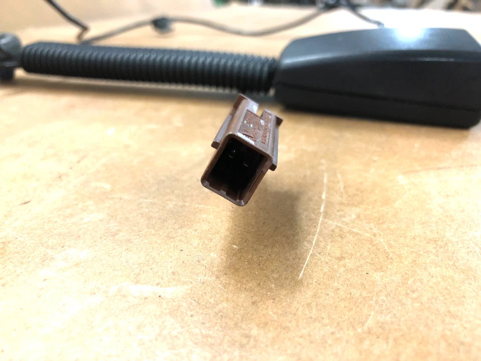 Receptor de fivela de cinto de segurança Ford Transit Connect 2012 (frente do motorista) 2010-2013 - Imagem 4 de 4