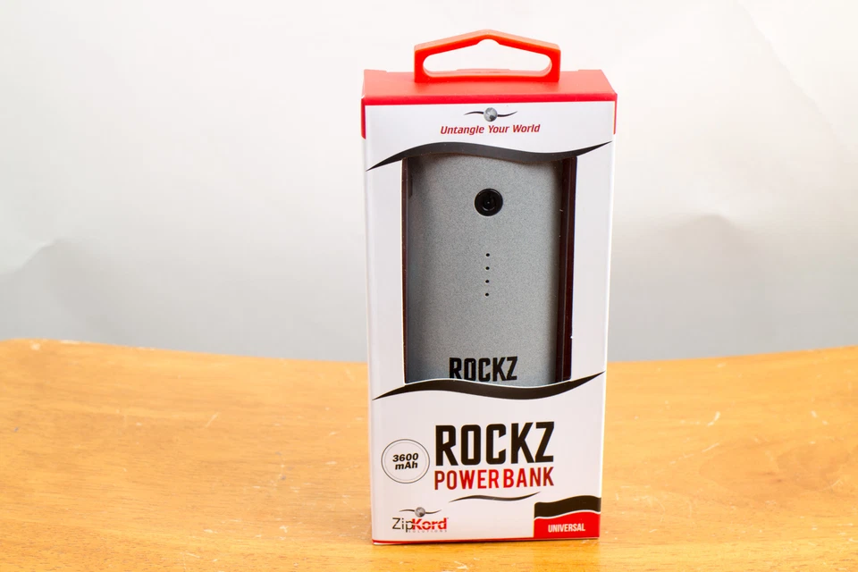 Batería de respaldo Zipkord Rockz 3600MAH puerto USB único Gary y trabajo de viaje negro Foto 2 de 4