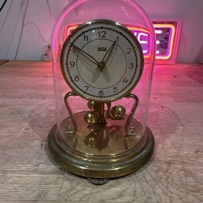 Kleine Vintage HUGA Jubiläumsuhr mit Glaskuppel - ERSATZTEILE ODER REPARATUR OHNE SCHLÜSSEL