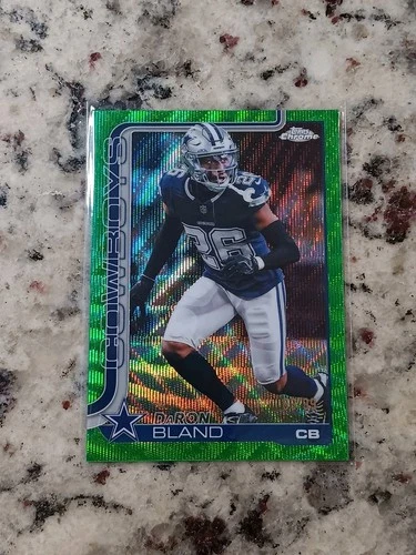 2025 Topps Chrome Daron Bland Green Wave Refractor /99 Cowboys #82