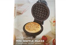 Dash Mini Maker Runde Schneeflocke Design Waffeln No-Stick Oberfläche 4 Zoll Blau NEU