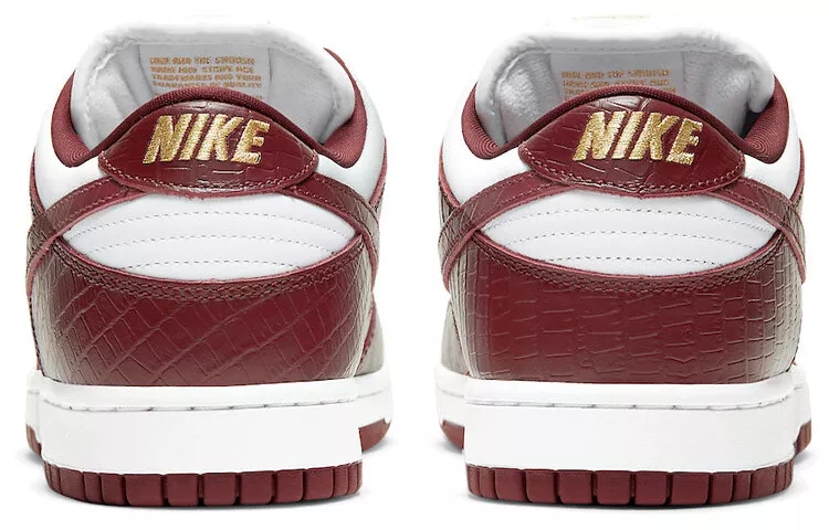 Supreme × Nike SB Dunk Low OG Gold Stars Brown DH3228-103 Supreme × Nike SB Dunk Low OG Gold Stars Brown DH3228-103