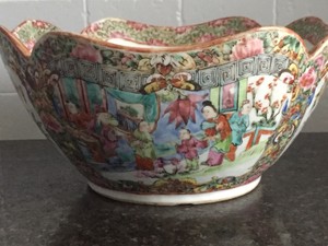 STUNNING LARGE ANTIQUE 19th CENTURY CHINESE FAMILLE ROSE PORCELAIN BOWL