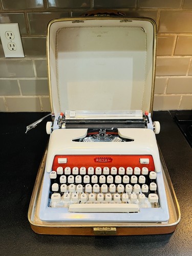 VTG Royal Futura 800 Typewriter In Rare Red, White & Blue Tri-Color W/Case